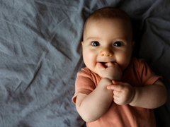 Развитие ребенка в 5 месяцев: еще немного — и поползем, еще чуть-чуть — и заговорим