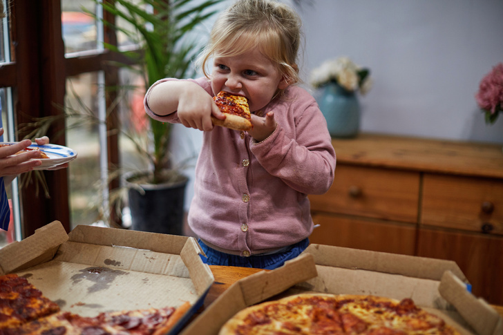 Как кормить ребенка: продукты, которые нельзя давать детям