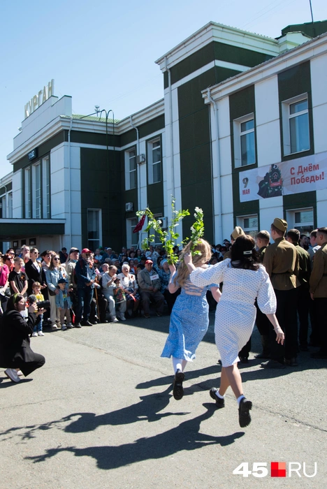 В участвовали молодые люди и девушки | Источник: Надежда Тихомирова / 45.RU