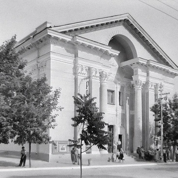1958 год. Кинотеатр «Россия» | Источник: Goskatalog.ru