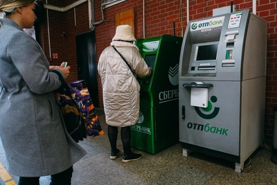 Архангельскую пенсионерку использовали как курьера мошенники