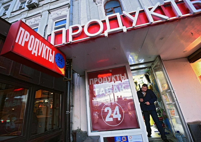 В Петербурге высок сам уровень присутствия магазинов шаговой доступности и 24/7 | Источник: Ирина Бужор / Коммерсантъ