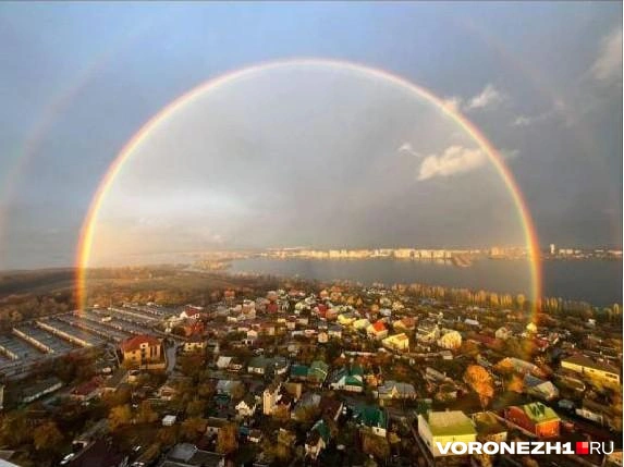 Радуга на улице Ломоносова в Воронеже | Источник: читатель Voronezh1.ru