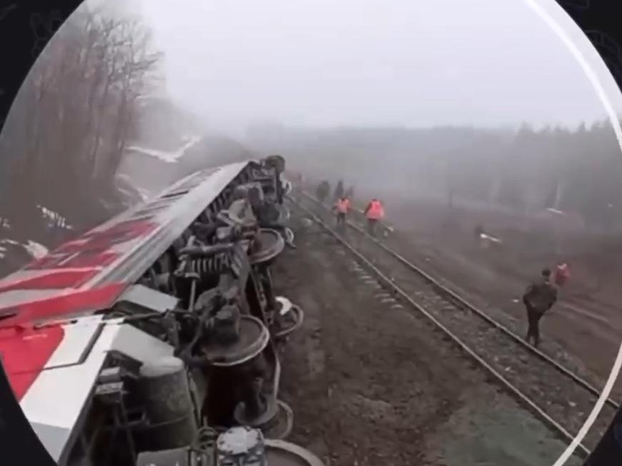 Пассажирский поезд Москва-Челябинск сошел с рельсов  пострадавших больше 20, среди них звезды