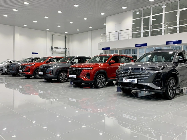На площадке&nbsp;— весь модельный ряд популярного бренда Changan и высокотехнологичного UNI | Источник: Чанган Центр на Копейском