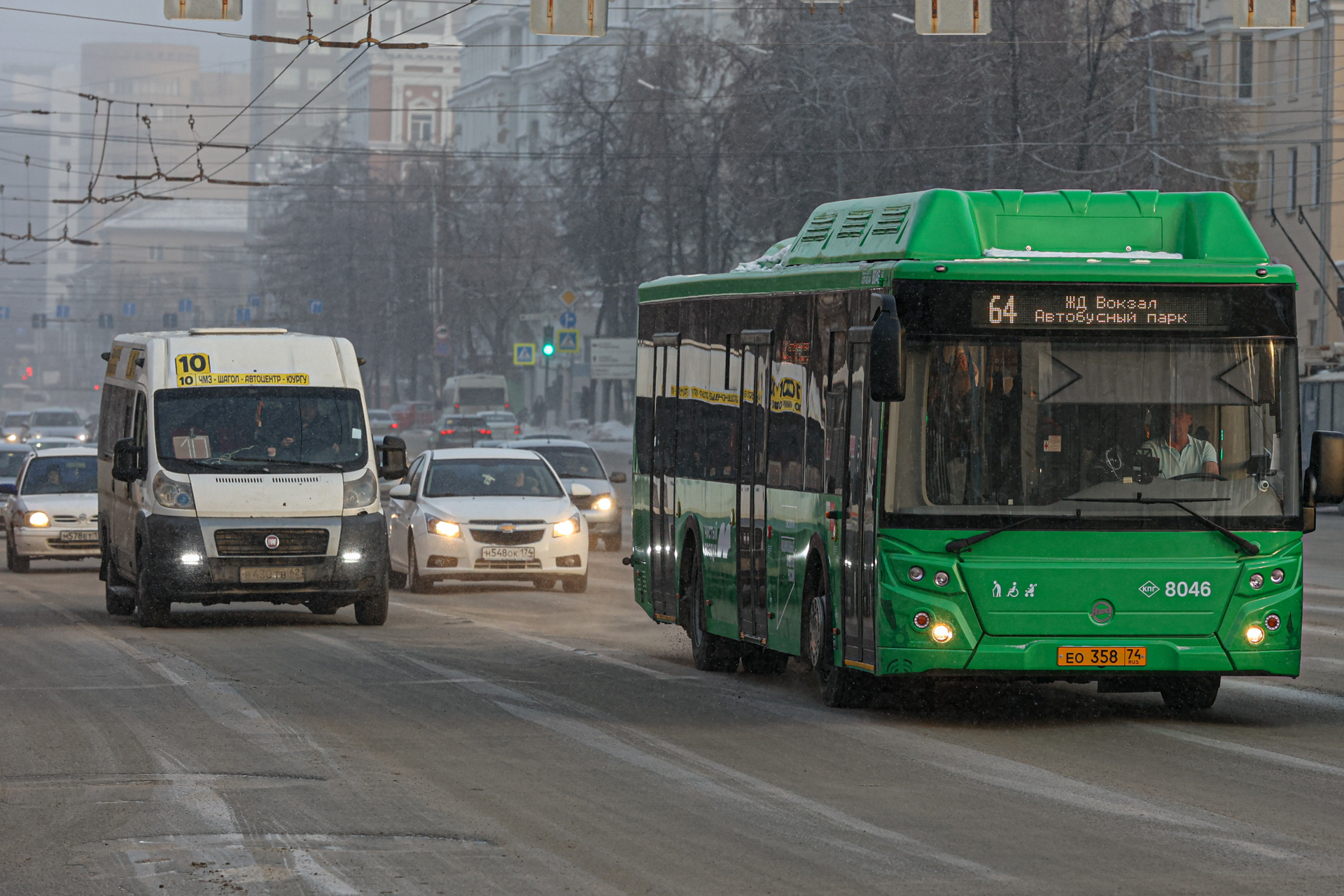 Власти проверили работу автобусов, в которые пассажиры не могут втиснуться в часы пик 