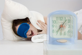 Если нарушение режима сна не проходит со временем, следует обратиться за помощью к врачу.