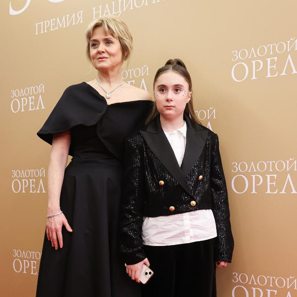 Похудевшая Анна Михалкова впервые показала дочь Лидию: актриса на красной дорожке «Золотого орла»