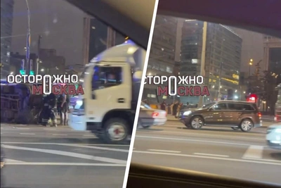 «Газель» с декорациями опрокинулась в Москве