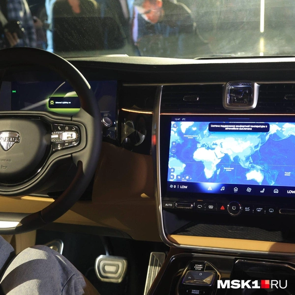 С помощью монитора можно открыть навигатор, включить музыку, настроить климат-контроль, отрегулировать кресла и не только | Источник: Дмитрий Толстошеев / MSK1.RU