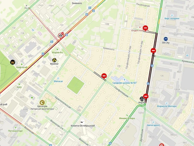 По данным мэрии, проезжая часть на улице Панфиловцев перекрыта с 20 октября. Ограничение касается участка near частного дома № 185 по улице Коммунстроевской. | Источник: 2ГИС