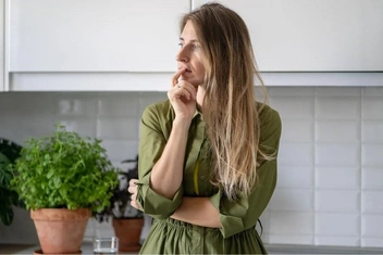 «Не доверяю мужу, потому что он частенько уходил из дома из-за алкоголя. Постоянно жду подвоха»