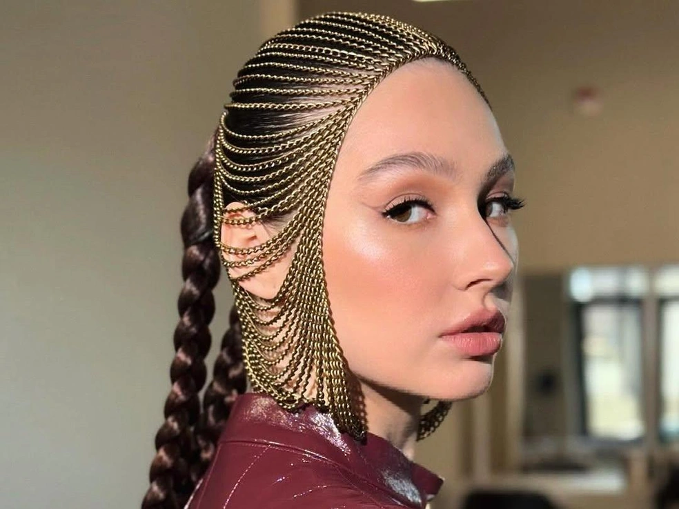 Вокалистка группы Ay Yola — Адель Шайхитдинова | Источник: musume_adel / Instagram* (запрещен на территории РФ)