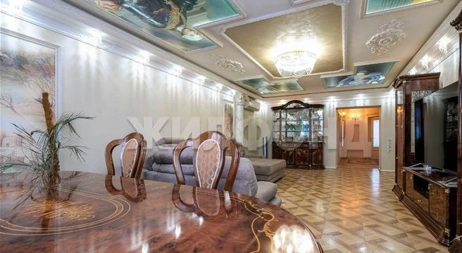 В гостиной есть обеденный стол  | Источник: N1 / Жилфонд