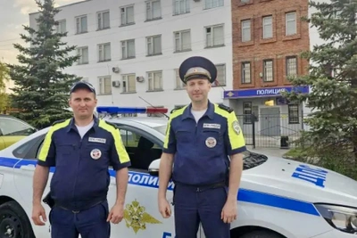 Спасение женщины с детьми из запертой квартиры в Каслинском районе