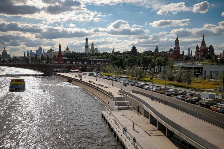 Из ЦУМа на Воробьевы горы: какие места в Москве понравились бы Фериту и Сейран из сериала «Зимородок»