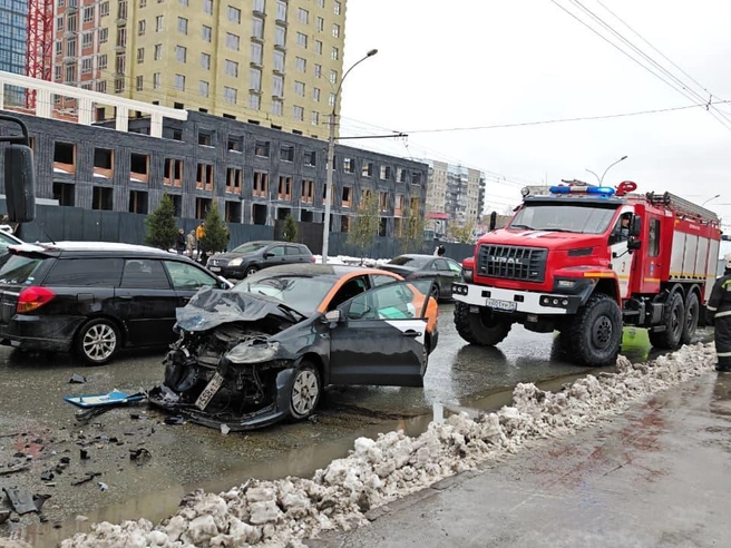 Авария случилась около остановки «Октябрьский универмаг» | Источник: читатель издания
