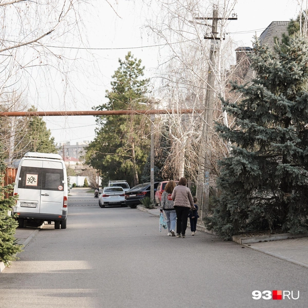 Под вечер люди забирали детей из садика | Источник: Дарья Паращенко / 93.RU