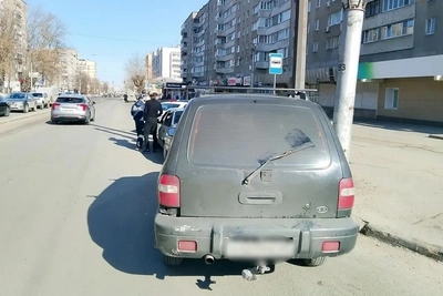 В Череповце оштрафовали трех водителей за парковку на остановках