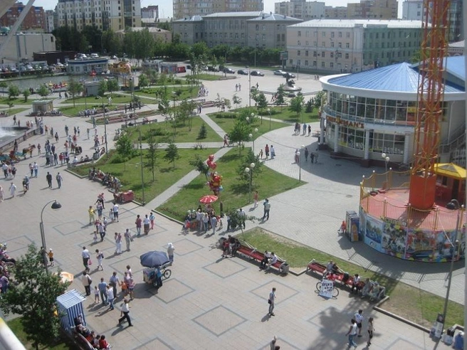Цветной бульвар образца 2010 год. Примерно такой он и сейчас | Источник: фото В. Малова / «Тюмень до нашей эры» / Vk.com