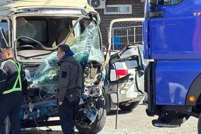 Спасатель показал извлечение пострадавших в ДТП во Владивостоке