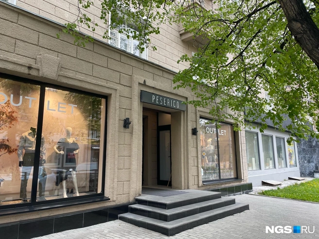 В аутлете продают одежду итальянских брендов | Источник: Алена Золотухина / NGS.RU