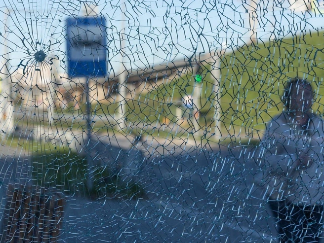 Повреждения Наталья заметила на нескольких остановках | Источник: предоставлено читательницей НГС Натальей Плотниковой