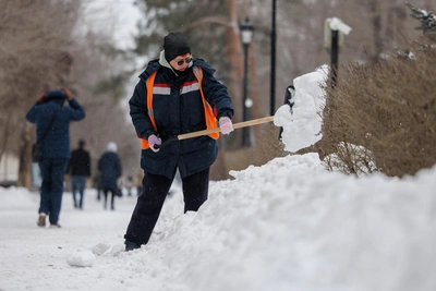Сильный снегопад и морозы накрыли Волгоград