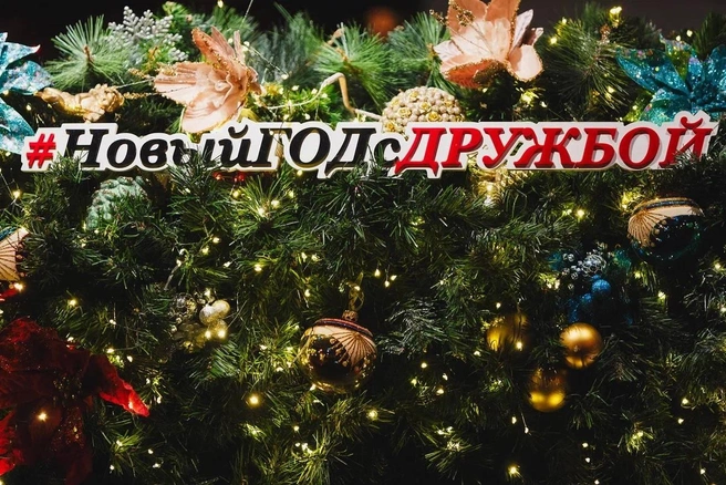 Атмосферу праздника создают декор и яркая развлекательная программа | Источник: «Дружба»