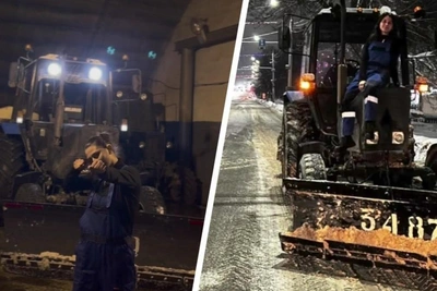 Netizens Praise 20-Year-Old Female Tractor Driver from Ufa