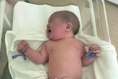 В Волжском родился ребенок весом более семи килограммов