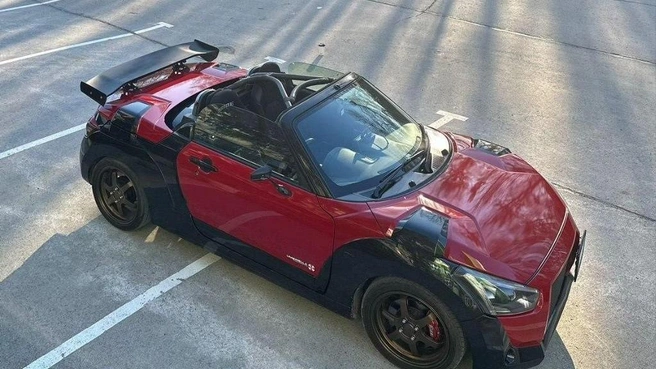 Эксклюзивный родстер Daihatsu Copen черно-красного цвета | Источник: Avito