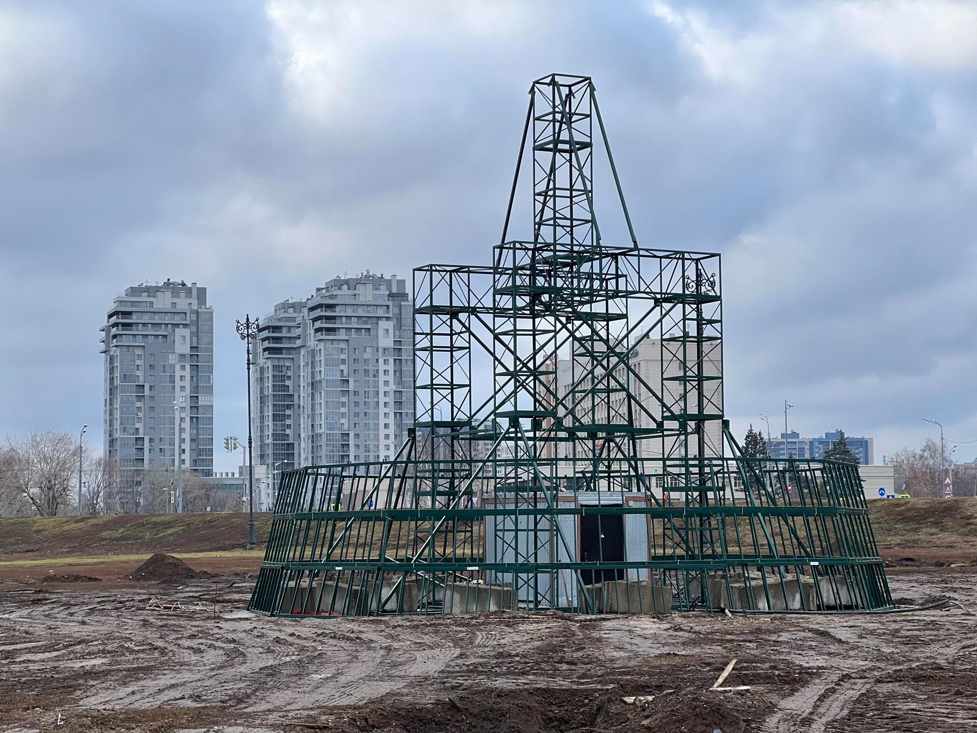 У «Чаши» тестируют каркас для главной елки. Его обновили 