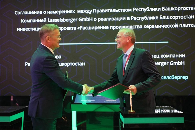 Радий Хабиров и Йозеф Ласселсбергер на Петербургском международном экономическом форуме 3 июня | Источник: Pravitelstvorb.ru