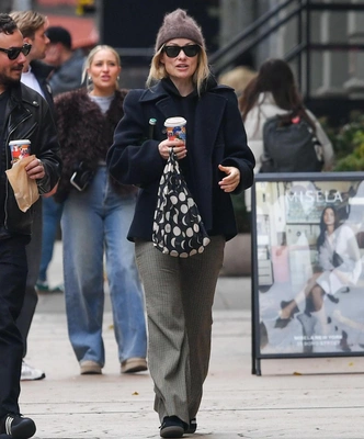 Идеальные клетчатые брюки как у Оливии Уайлд | marieclaire.ru