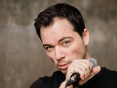 «Лучшее я написал из-за неразделенной любви»: Родион Газманов о личной жизни, творчестве и сравнениях с отцом