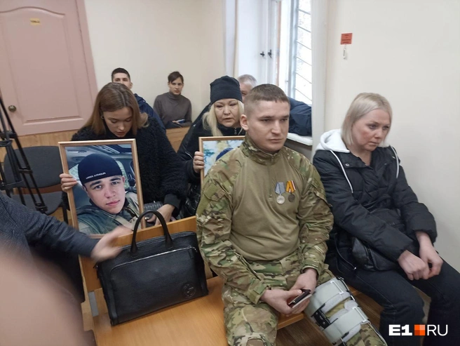 Ранее знакомые опознали в одном из участников конфликта Владимира Нечаева (снимок сделан во время суда по делу о стрельбе в клубе Joy) | Источник: читатель E1.RU