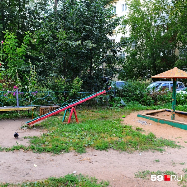 Есть своя небольшая песочница под «грибком» | Источник: Ирина Тропина / 59.RU