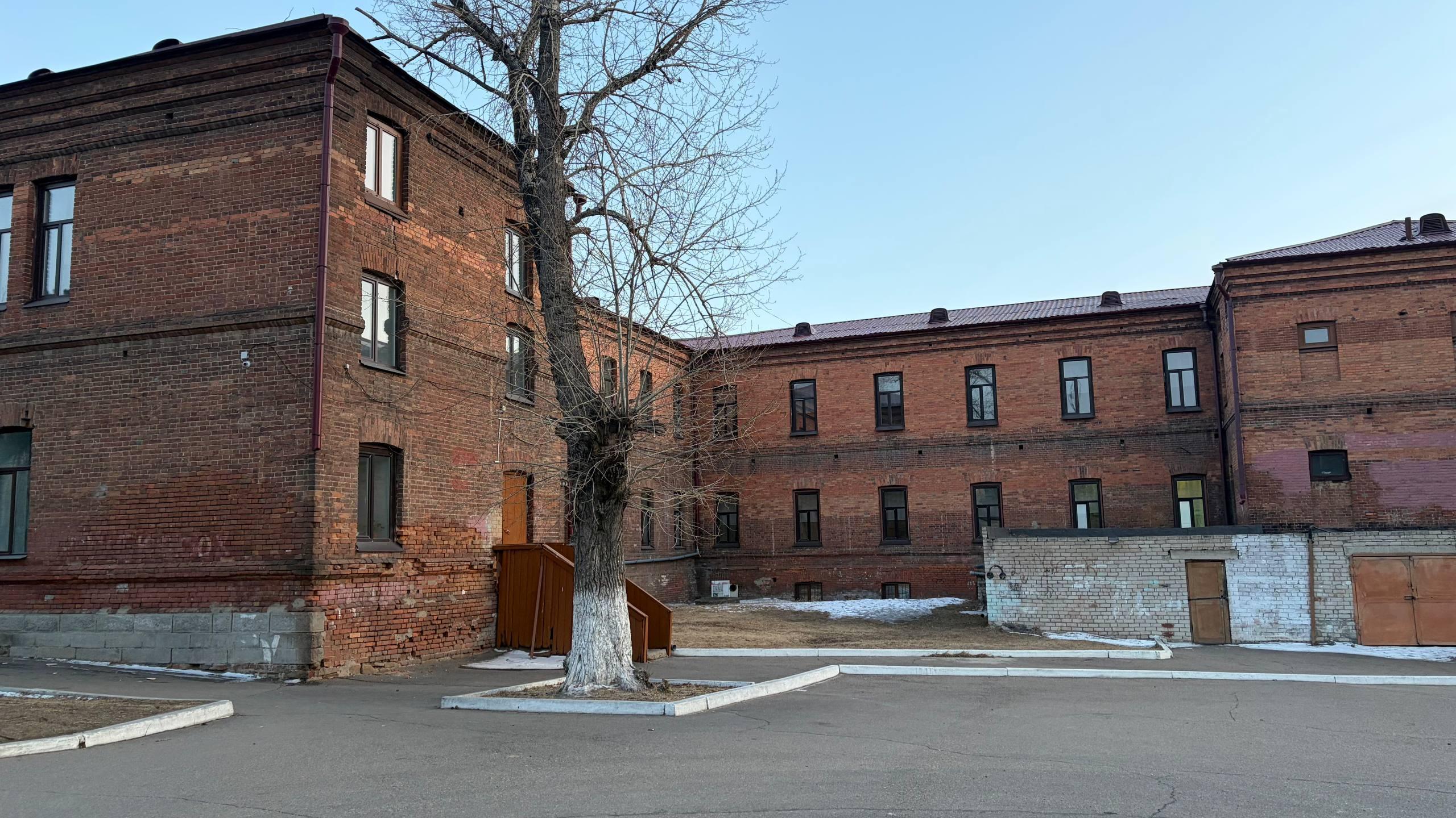 А в таком красивом здании расположилась школа | Источник: Дарья Макеева / 72.RU
