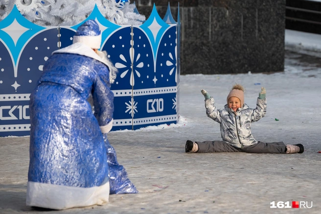 Дедушка был с подарками | Источник: Евгений Вдовин / 161.RU