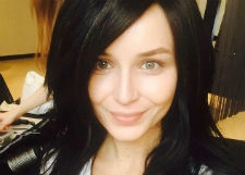 Полина Гагарина стала брюнеткой