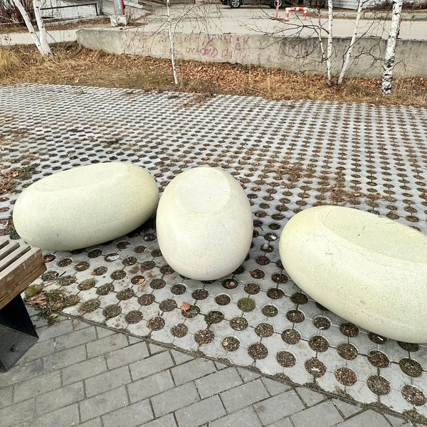 Остальные арт-объекты в таком же стиле на суше | Источник: Илья Константинов / T.me