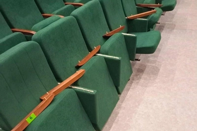 В Домбаровском ЦДК сломали 67 кресел во время детского праздника