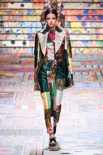 Яркие краски Италии и техника пэчворк на показе Dolce&Gabbana