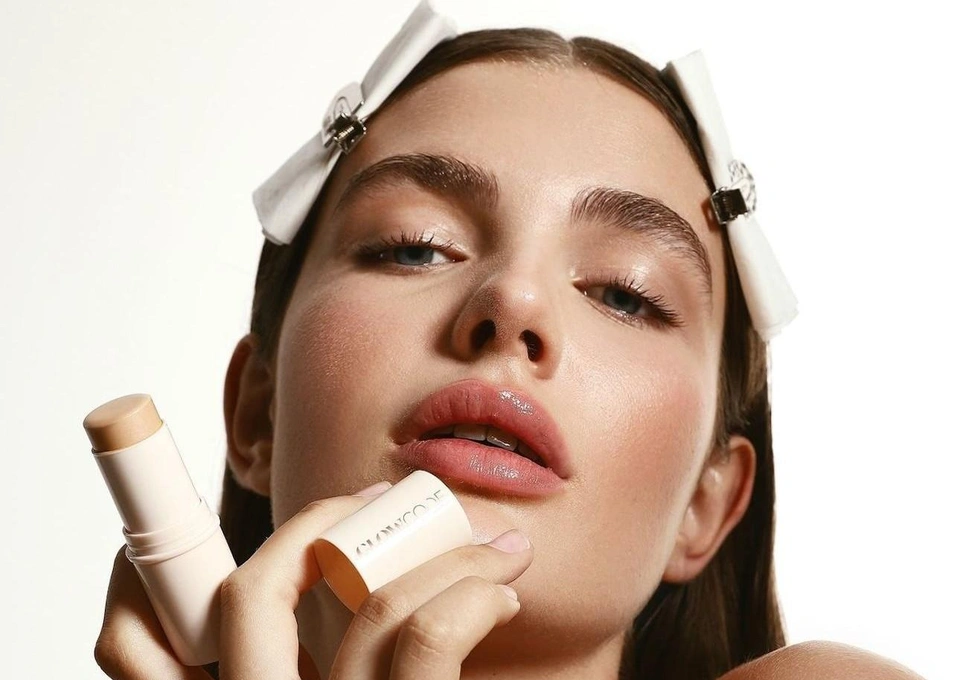 Формула сияния — хайлайтер: 10 средств, которые придают коже мягкий блеск