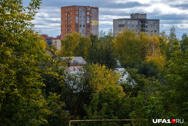 Квартал состоит из частных домов и панелек | Источник: Булат Салихов / UFA1.RU