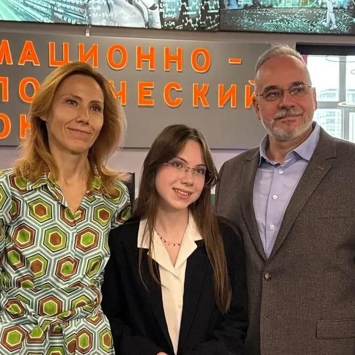 Из семьи инженеров и любит точные науки: 500-балльница ЕГЭ Екатерина Малкова выбирает между МГУ и МГТУ