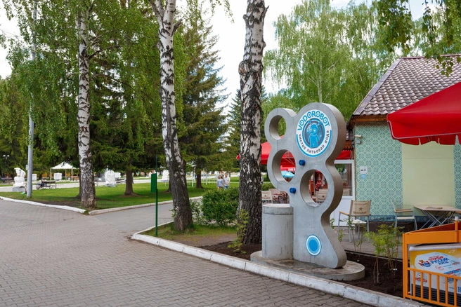 Недавно «Водоробот» установил бесплатный питьевой фонтанчик в парке Маяковского — все для горожан