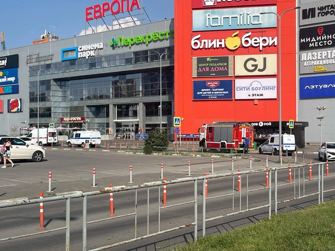 Через полчаса всех посетителей запустили обратно | Источник: Андрей Петров / V1.RU