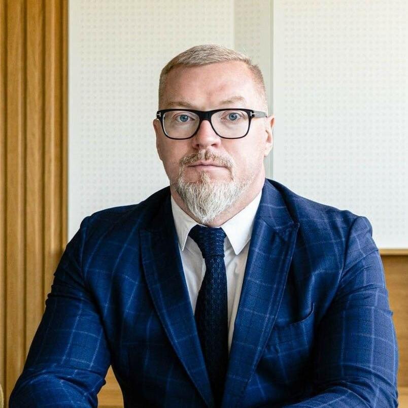 <p>Павел Мельников</p>